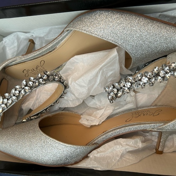 JEWEL BADGLEY MISCHKA Women's Robles Evening Pumps in silver - Picture 4 of 15